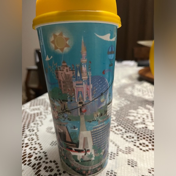 5 Disney 50th Anniversary Celebration travel mugs - Picture 6 of 10